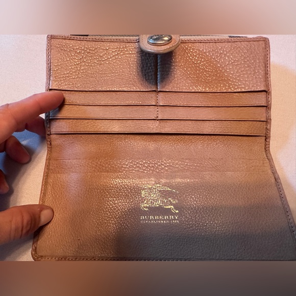 Authentic Burberry brown leather buckle wallet with snap closure. - Picture 3 of 7